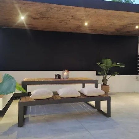 Urban F House בית נופש Kanálion